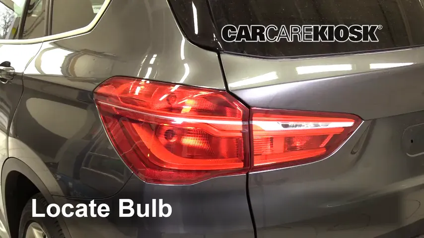 2017 BMW X1 sDrive28i 2.0L 4 Cyl. Turbo Éclairage Feux de position arrière (remplacer ampoule)